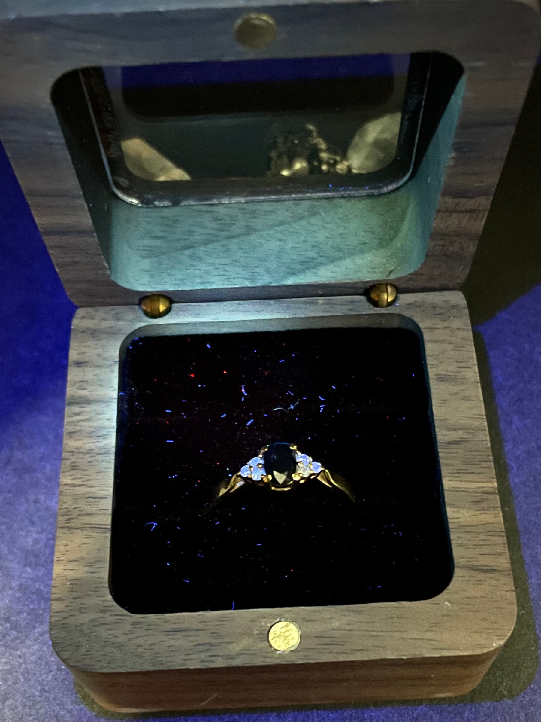 18ct Solid Gold Sapphire & Diamond Ring – Deep Blue Natural Sapphire with 6 Diamonds – UK Size P