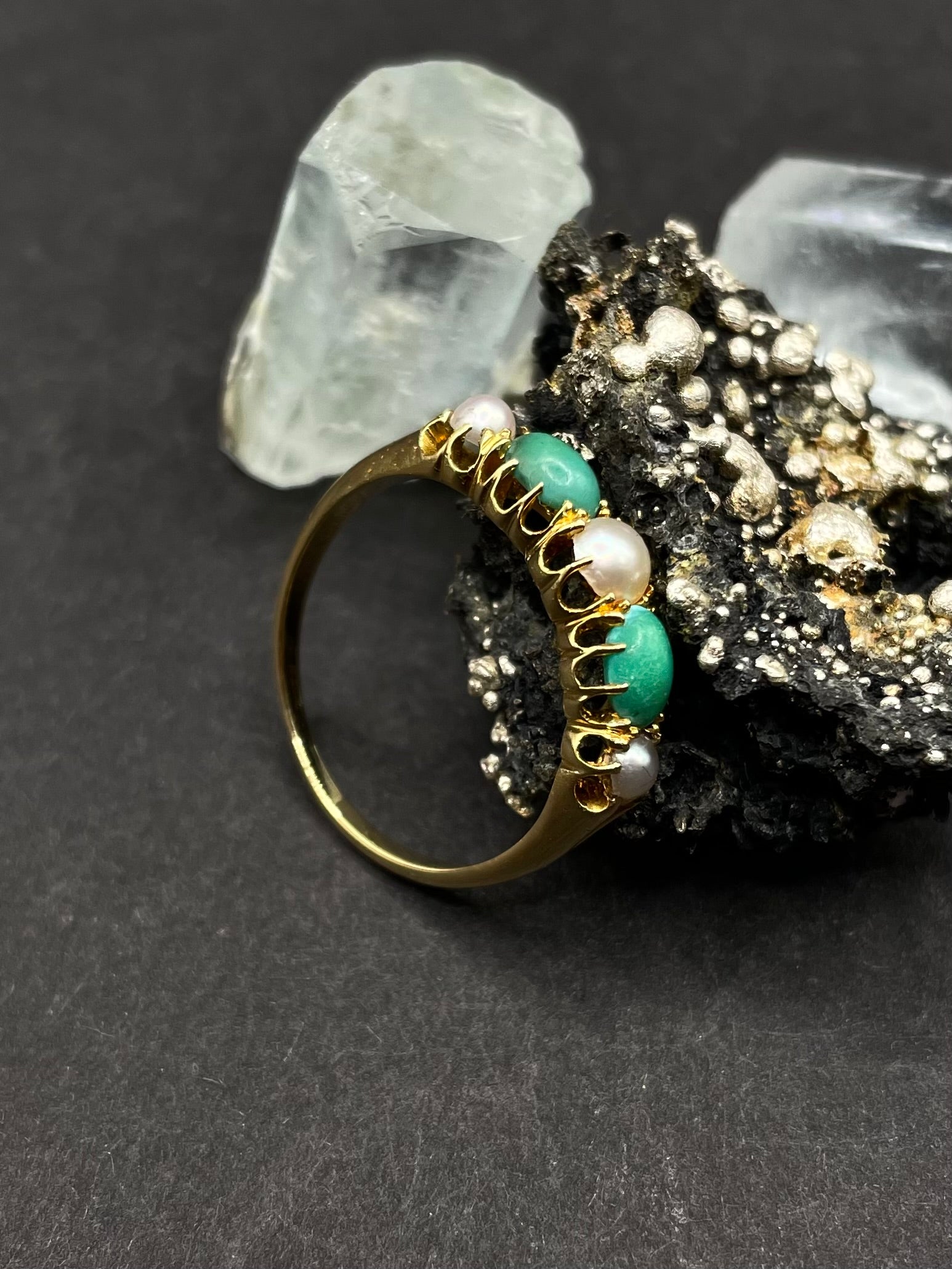 18ct Solid Gold Ring with Green Agate & Natural White Pearls – Vintage Style – UK Size P½