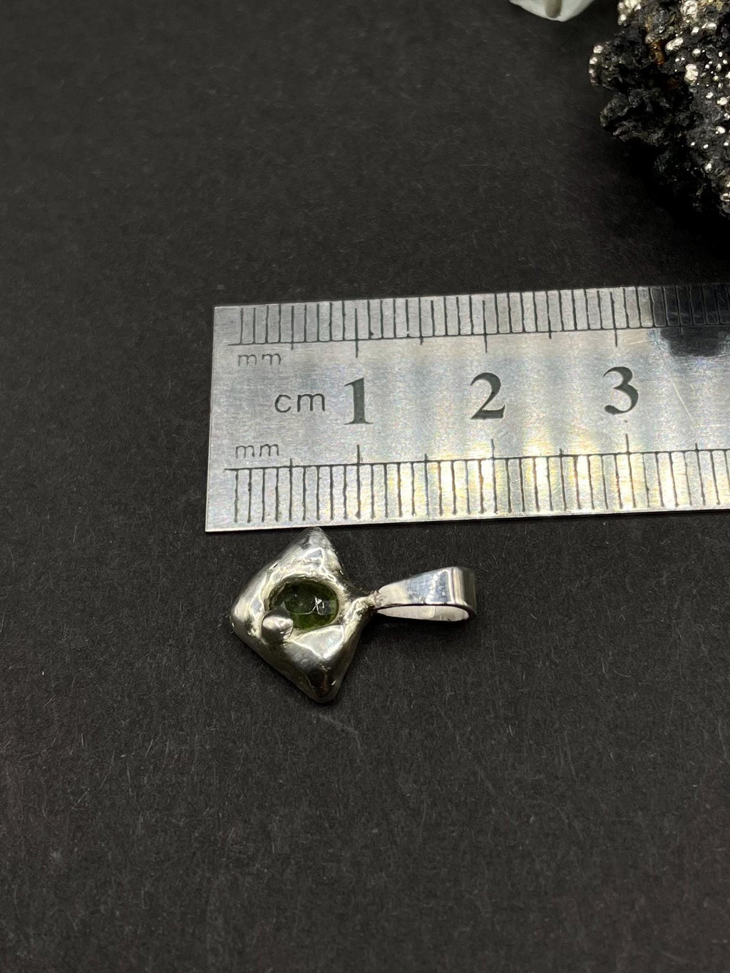 Natural Green Australian Sapphire Pendant in Solid Silver 999 Handmade Minimalist Gemstone Pendant