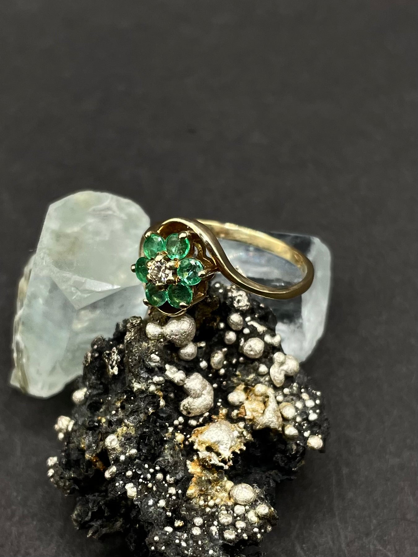 Vintage Emerald Cluster Ring with Natural Diamond Centre in Solid 9ct Gold – Size L½