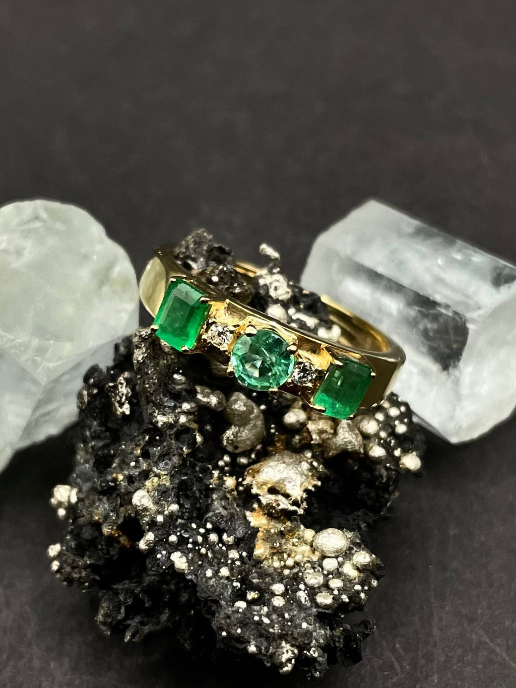 18ct Solid Gold Unisex Ring with Emeralds and Natural Diamonds – Size P1/2| Handmade Fine Jewelry with Certificate | Artisan Gift