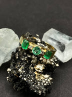 18ct Solid Gold Unisex Ring with Emeralds and Natural Diamonds – Size P1/2| Handmade Fine Jewelry with Certificate | Artisan Gift