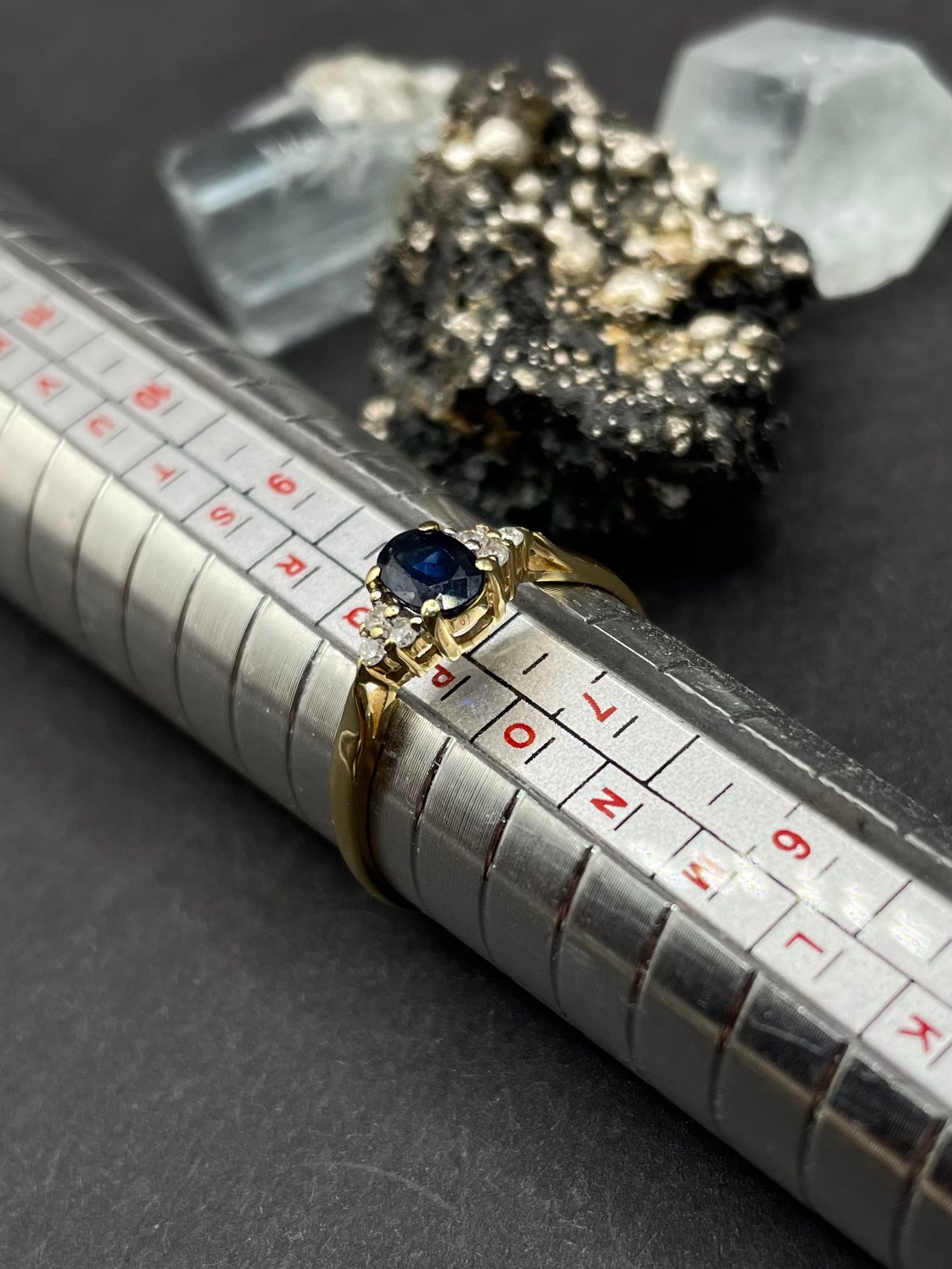 18ct Solid Gold Sapphire & Diamond Ring – Deep Blue Natural Sapphire with 6 Diamonds – UK Size P