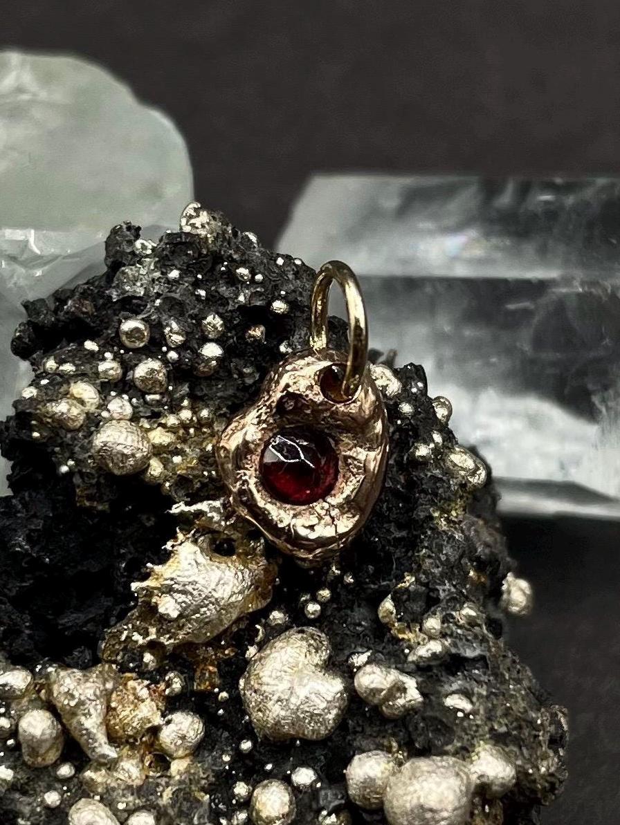 Rhodolite Garnet Pendant in Solid gold 9ct