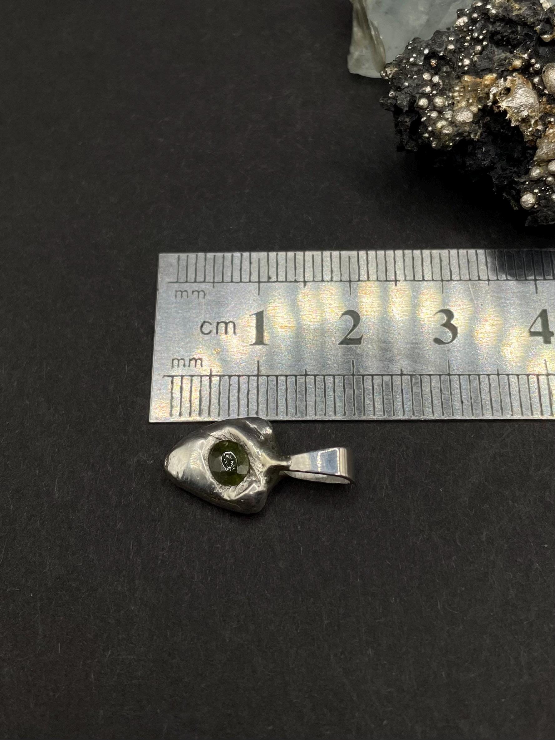 Natural Green Australian Sapphire In Solid Silver 999 • Handmade Minimalist Gemstone Pendant