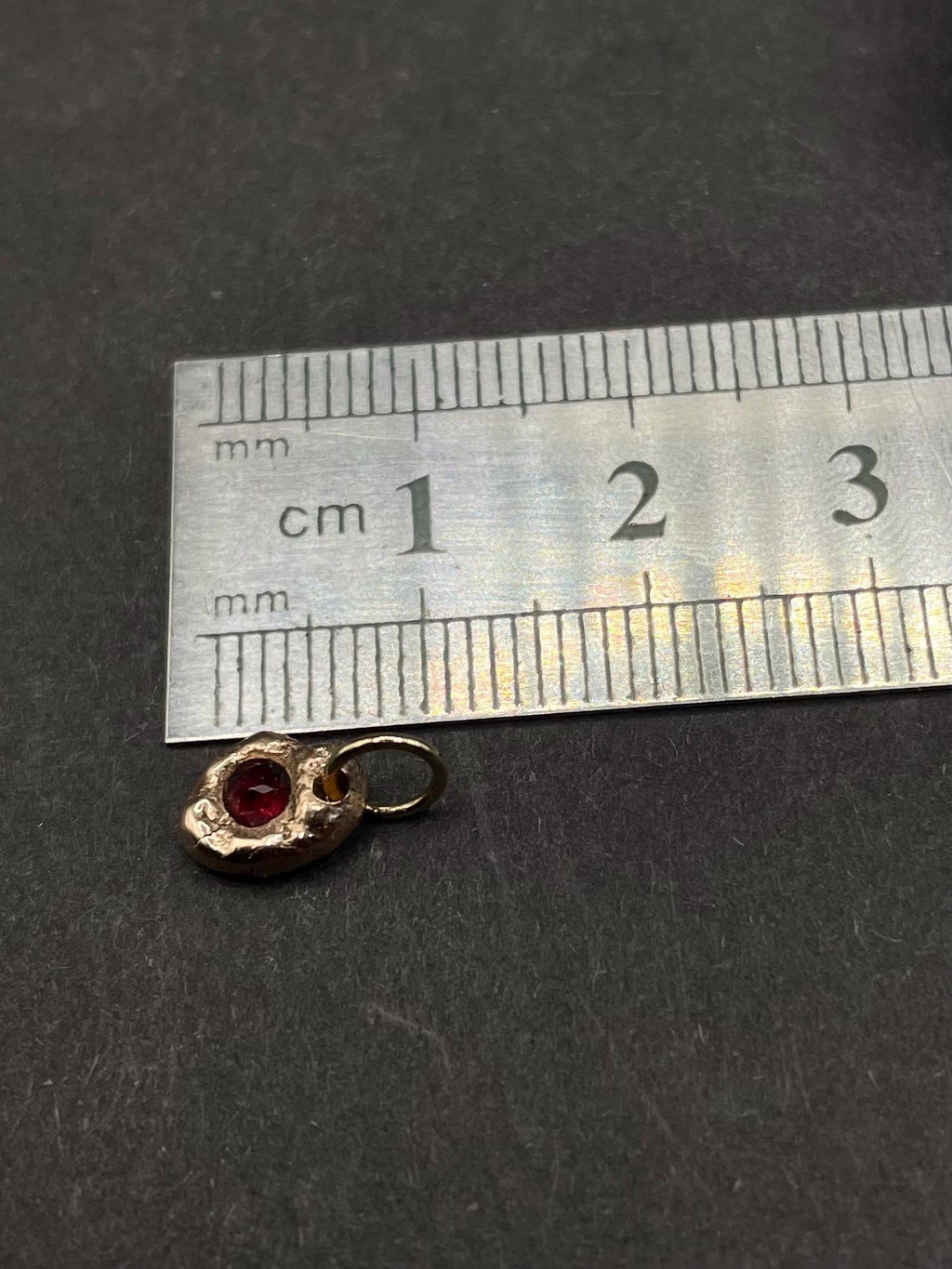 Rhodolite Garnet Pendant in Solid gold 9ct
