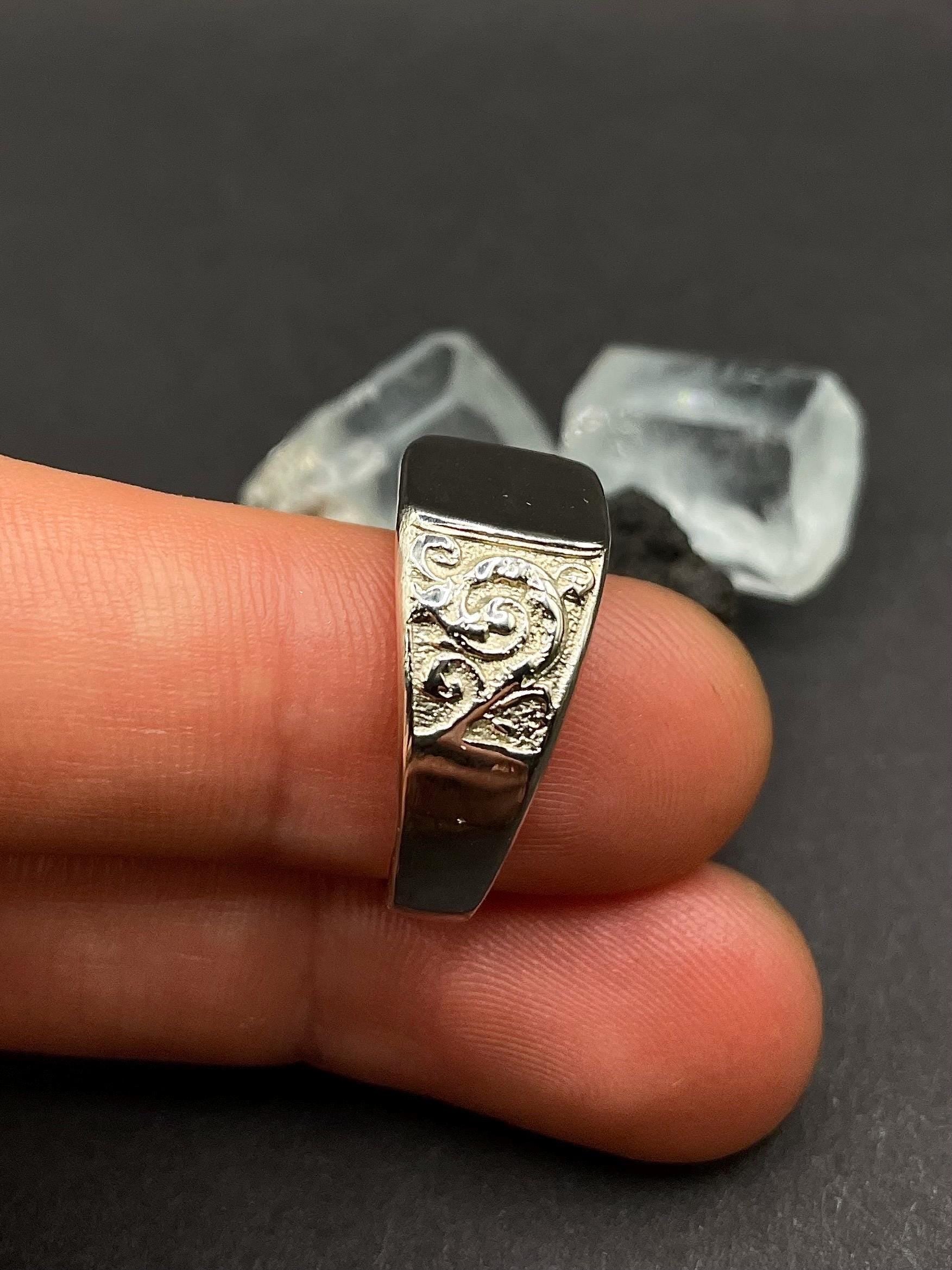 Signet ring in solid silver 925 Size R