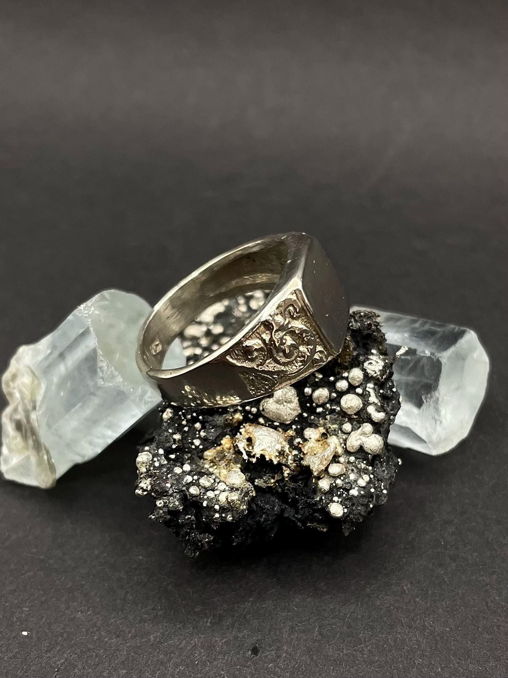 Signet ring in solid silver 925 Size R