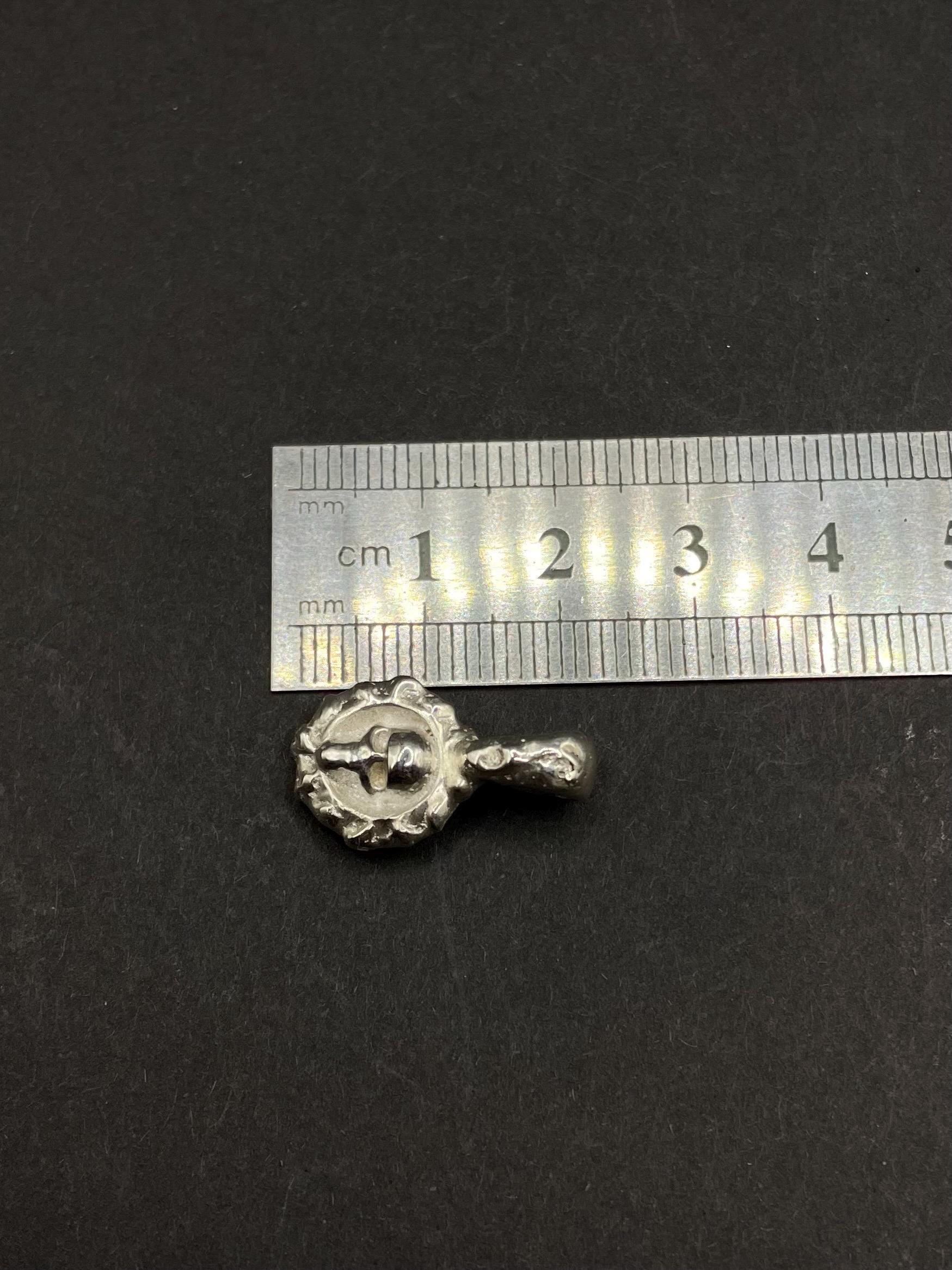 Skull pendant in solid silver 999