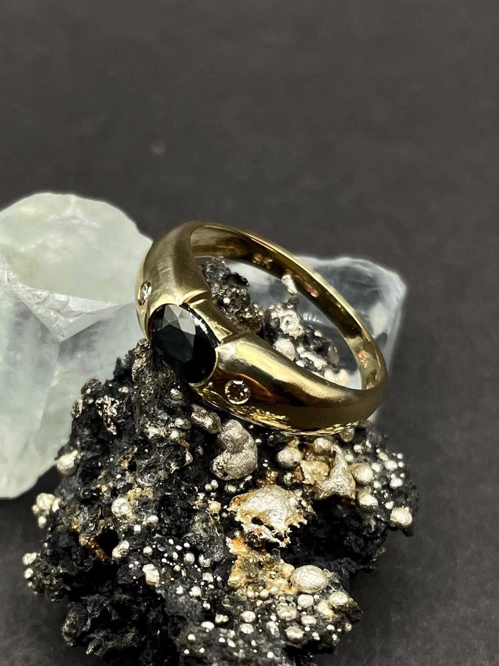 Blue Sapphire & Diamond Ring 9ct Gold