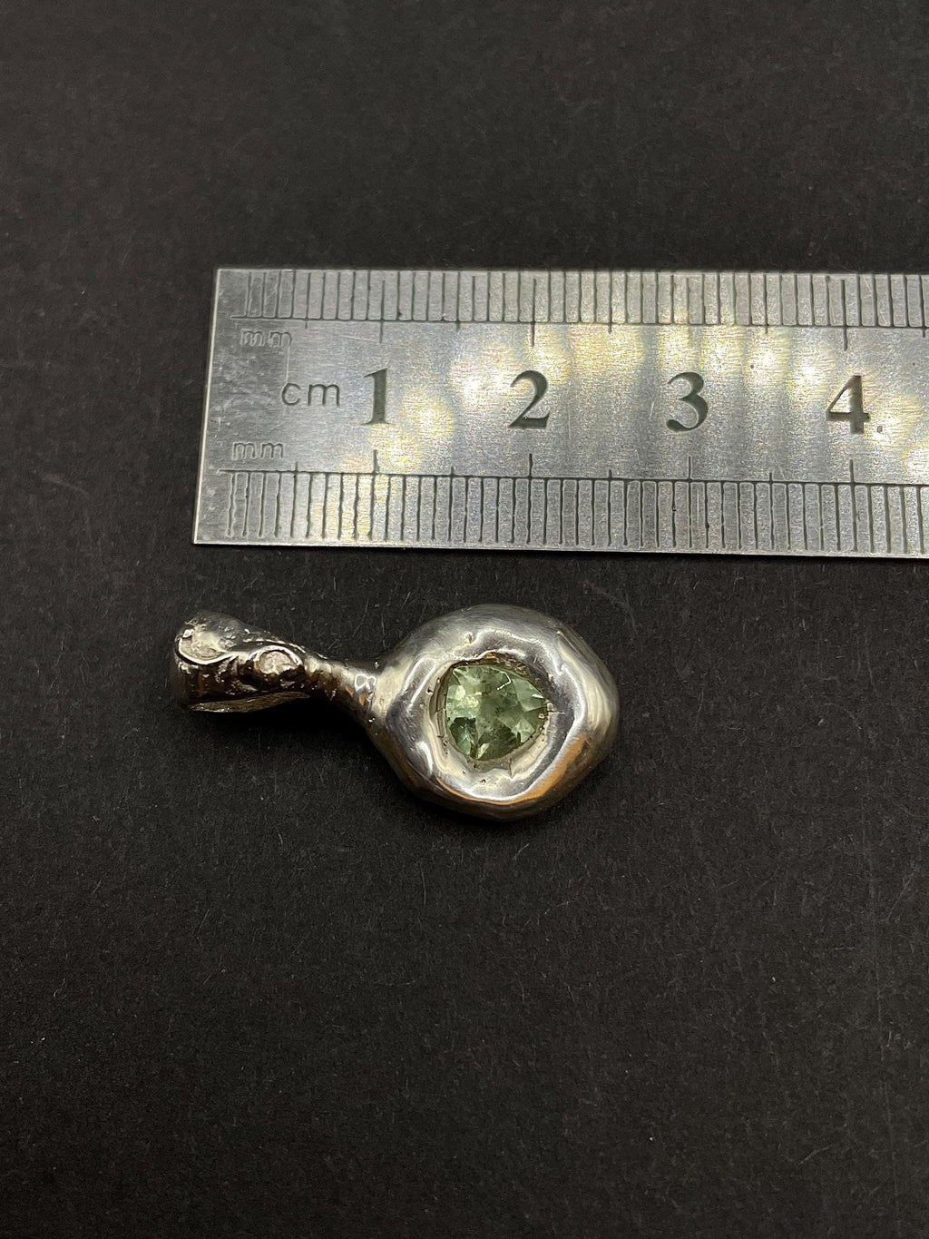 Green Sapphire Pendant in solid silver 999 with certificate