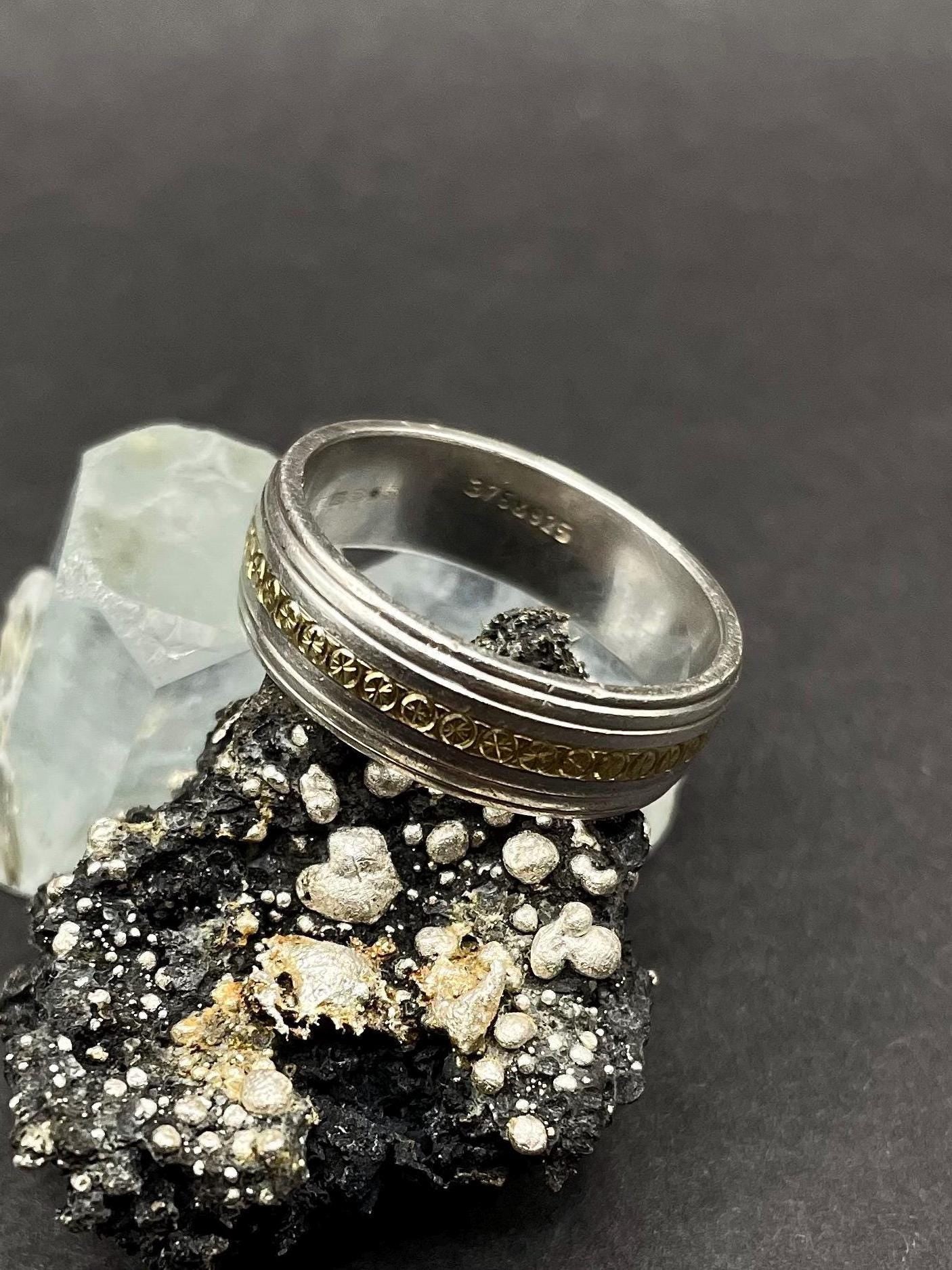 Antique 1980s Ring in Silver 925 with 9ct Solid Gold Inner Ring – Hallmarked