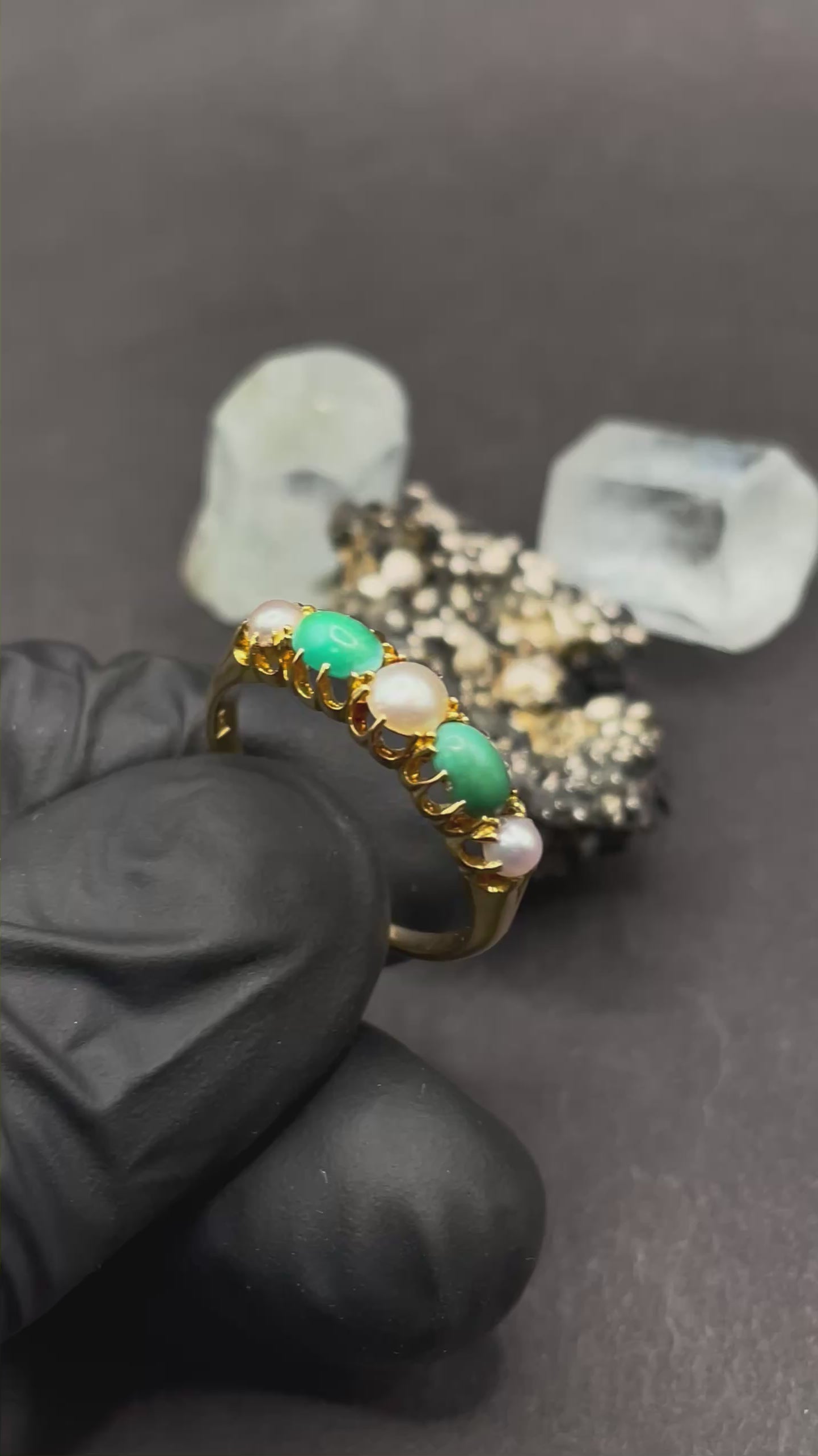18ct Solid Gold Ring with Green Agate & Natural White Pearls – Vintage Style – UK Size P½