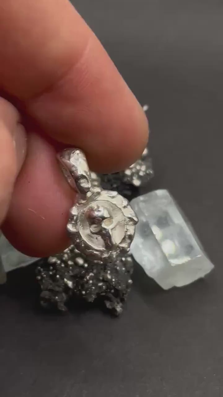 Skull pendant in solid silver 999