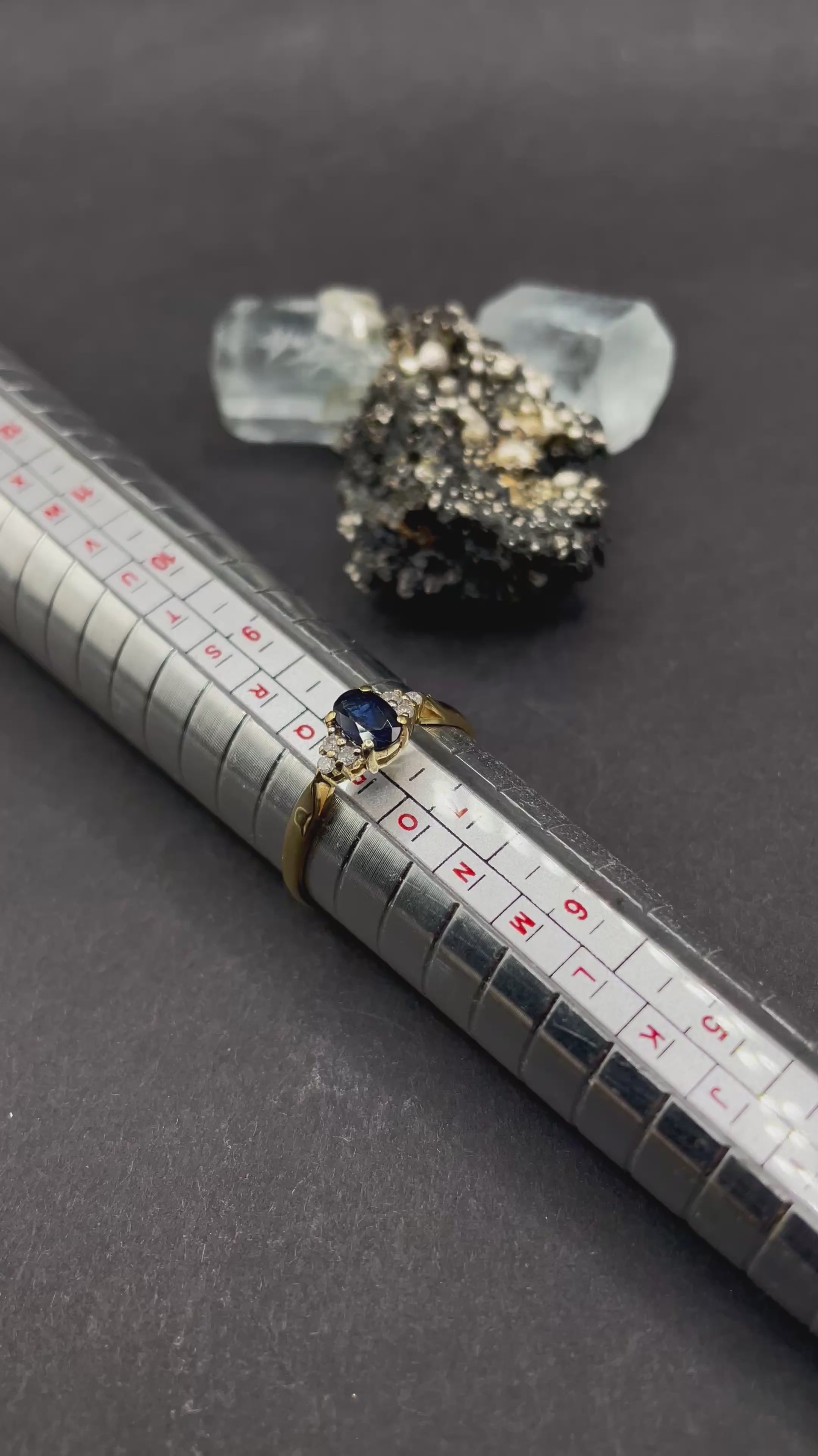 18ct Solid Gold Sapphire & Diamond Ring – Deep Blue Natural Sapphire with 6 Diamonds – UK Size P