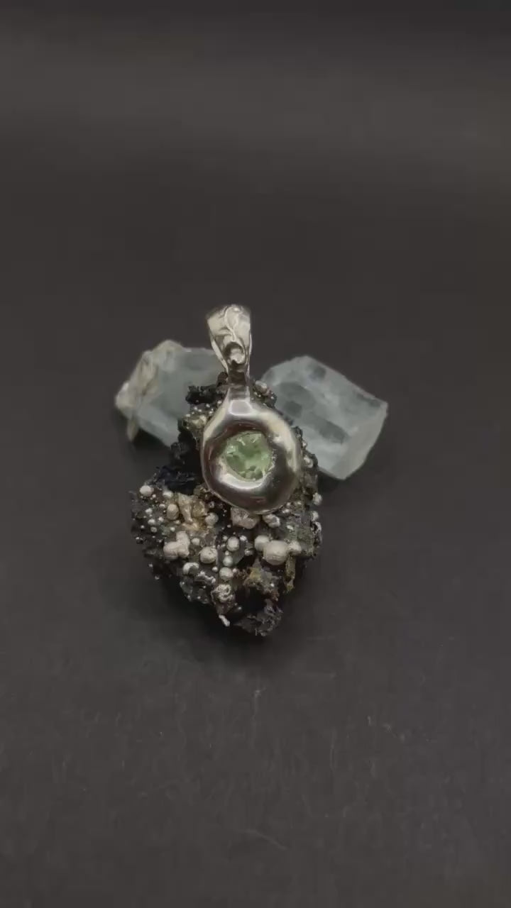 Green Sapphire Pendant in solid silver 999 with certificate