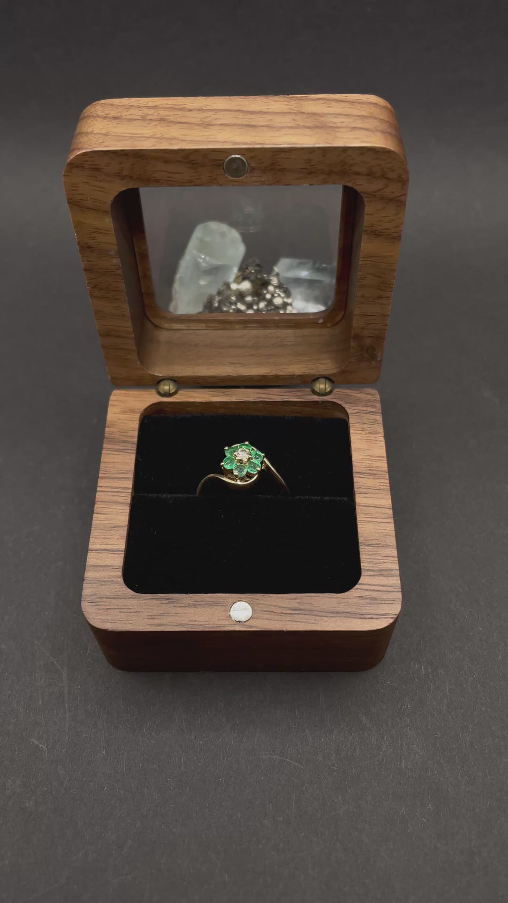 Vintage Emerald Cluster Ring with Natural Diamond Centre in Solid 9ct Gold – Size L½