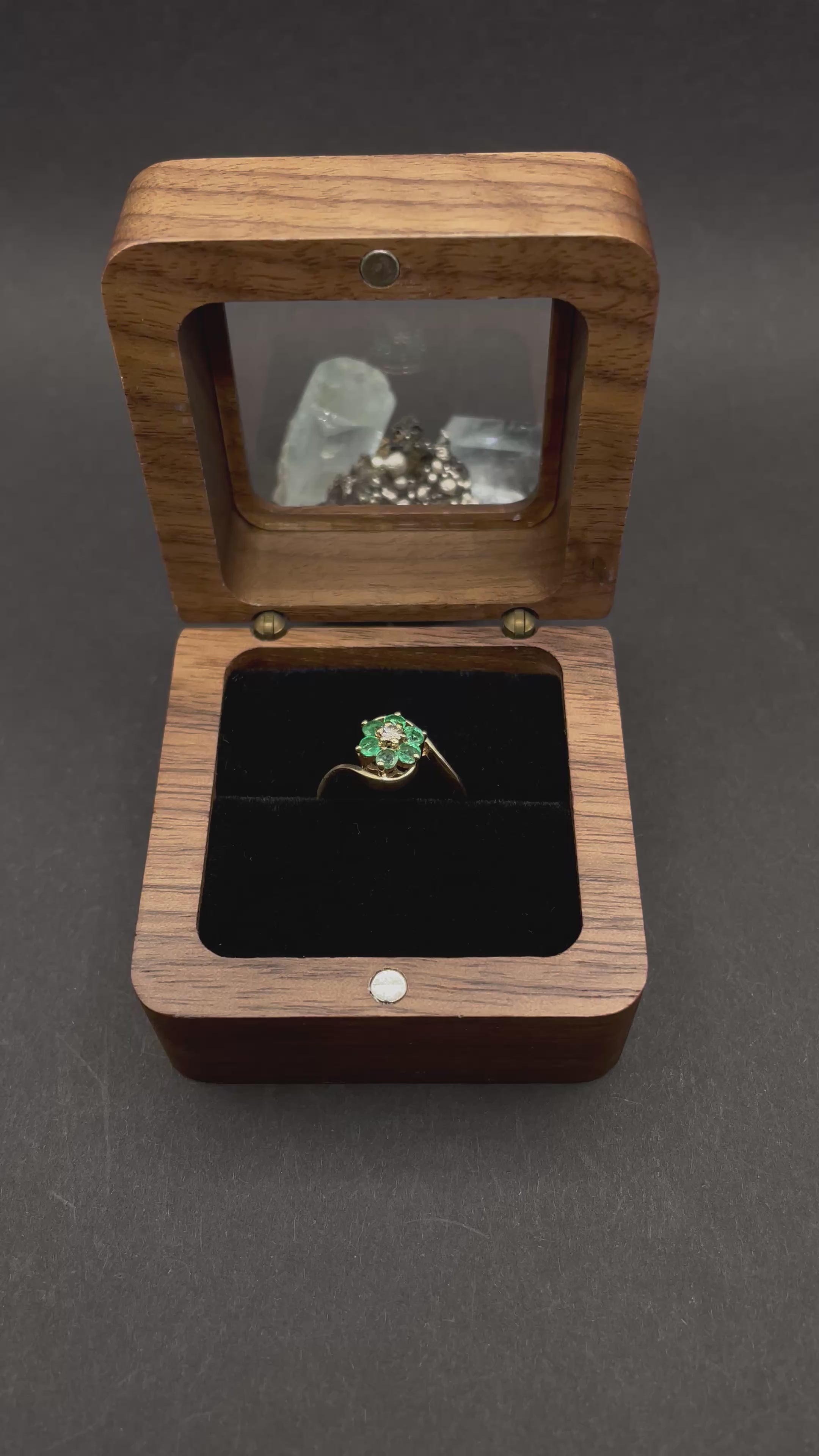 Vintage Emerald Cluster Ring with Natural Diamond Centre in Solid 9ct Gold – Size L½